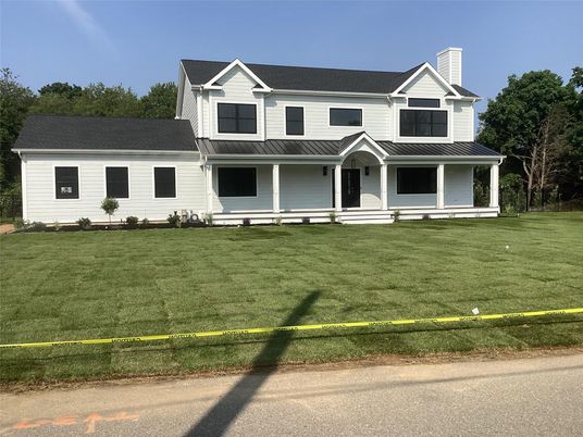 Exterior, Facade, Farmhouse
