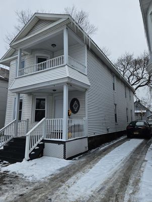 Exterior, Facade, Queen Anne Victorian