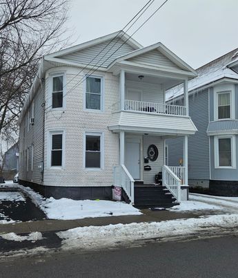 Exterior, Facade, Queen Anne Victorian