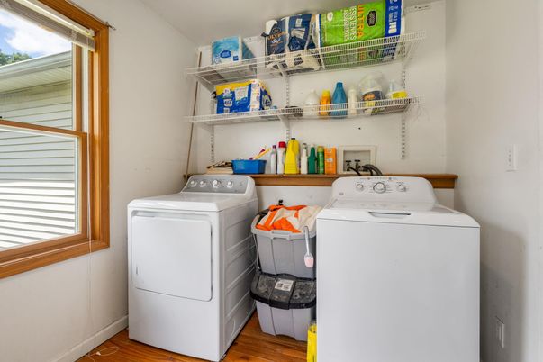 Interior, Utility Closets, Washer, Wood Texture Flooring