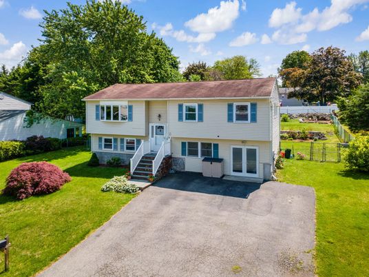 Backyard, Exterior, Facade, Raised Ranch