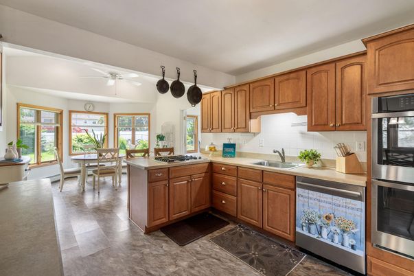 Dining room, Interior, Kitchen, Stainless Steel Appliances
