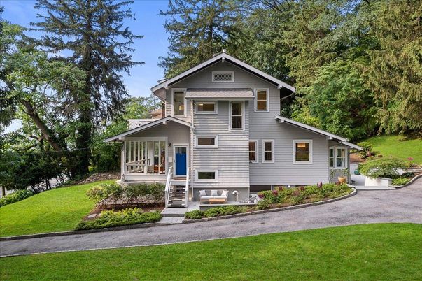 Exterior, Facade, Queen Anne Victorian