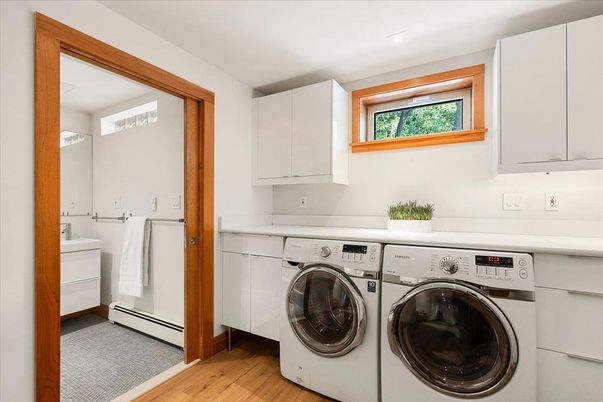 Interior, Recessed Lighting, Washer, Wood Texture Flooring