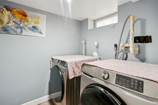 Interior, Washer, Wood Texture Flooring