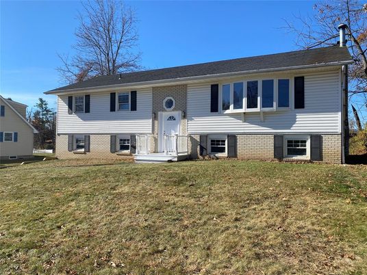 Backyard, Exterior, Facade, Brick Facade, Raised Ranch