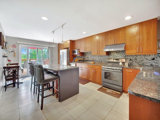 Dining room, Interior, Kitchen, Pendant Lights, Recessed Lighting, Stainless Steel Appliances