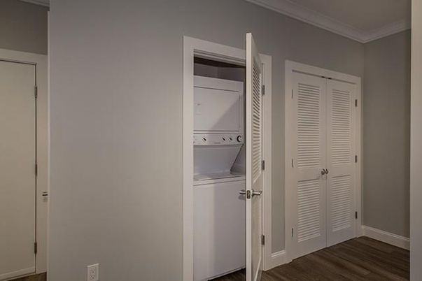 Interior, Utility Closets, Washer, Wood Texture Flooring