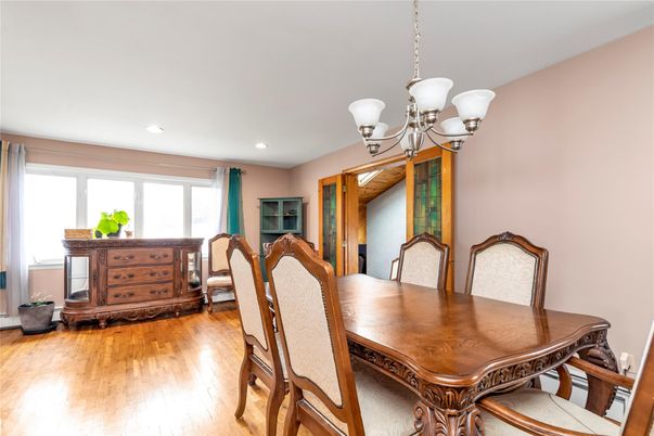 Chandelier, Dining room, Interior, Recessed Lighting, Wood Texture Flooring
