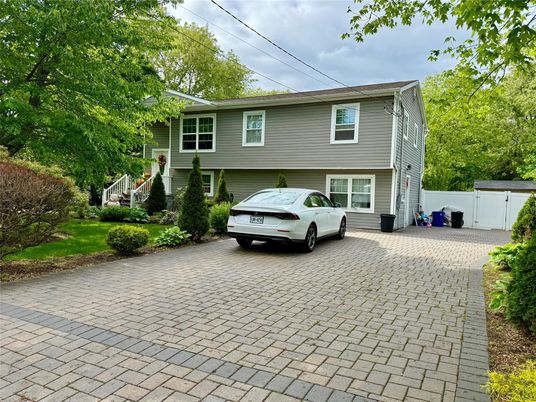 Attached, Exterior, Facade, Raised Ranch