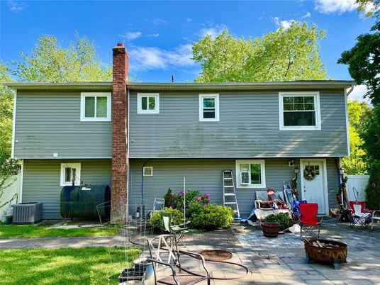 Exterior, Facade, Raised Ranch