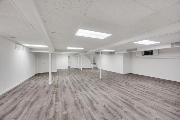 Empty room, Interior, Recessed Lighting, Wood Texture Flooring