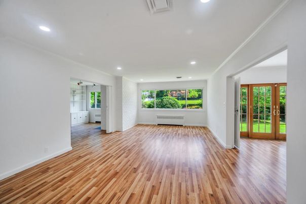 Empty room, Interior, Recessed Lighting, Wood Texture Flooring