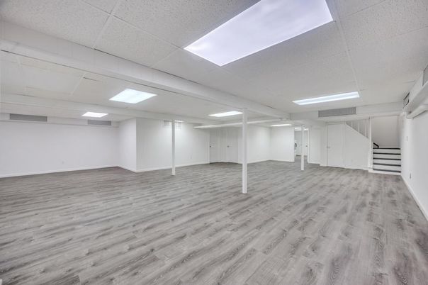 Empty room, Interior, Recessed Lighting, Wood Texture Flooring