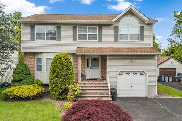 Attached, Exterior, Facade, Brick Facade, Split Level