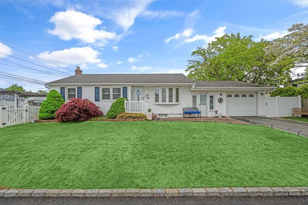 Attached, Exterior, Facade, Ranch