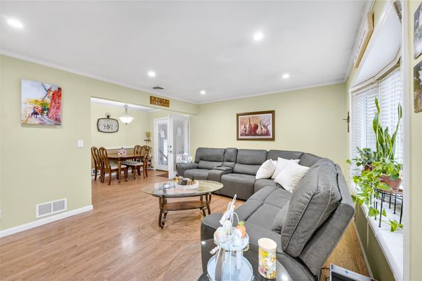 Dining room, Interior, Living room, Pendant Lights, Recessed Lighting, Wood Texture Flooring