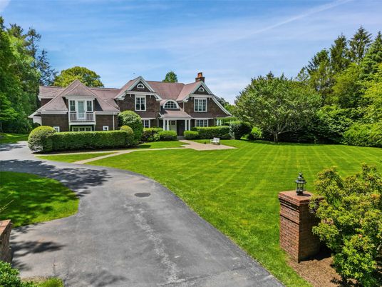 Backyard, Exterior, Facade, Queen Anne Victorian