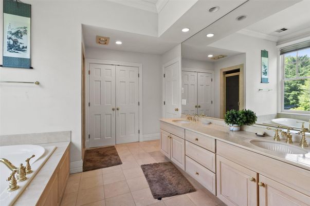 Bathroom, Dual Sink Vanities, Interior, Recessed Lighting