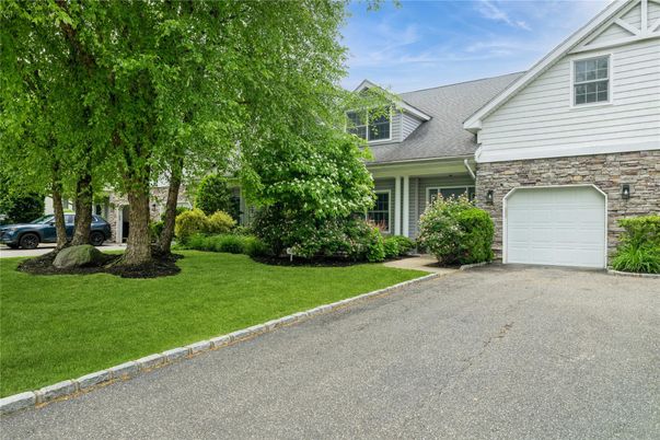 Attached, Exterior, Facade, Ranch