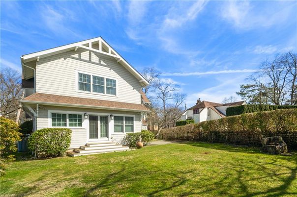 Exterior, Facade, American Craftsman