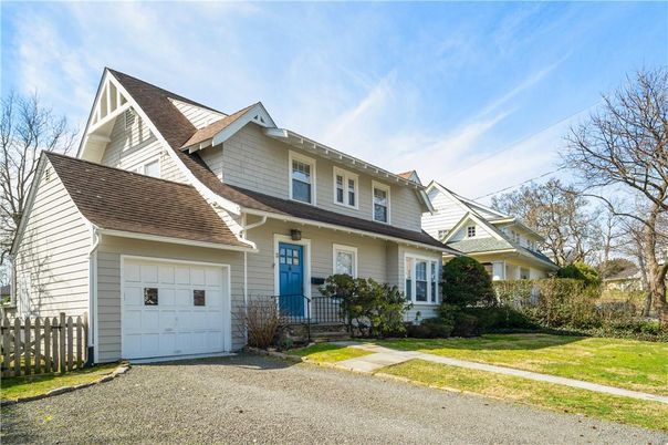 Attached, Exterior, Facade, Farmhouse
