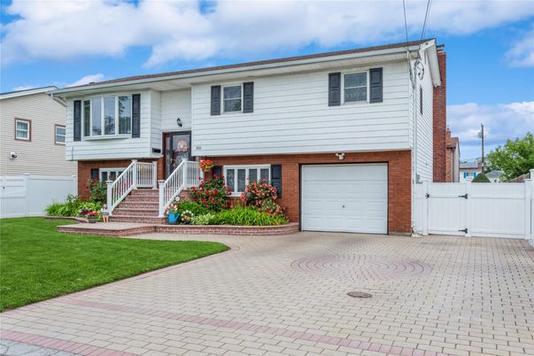 Attached, Exterior, Facade, Brick Facade, Raised Ranch