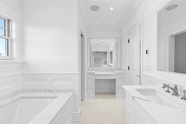 Bathroom, Dual Sink Vanities, Interior, Recessed Lighting