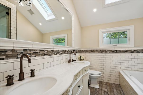 Bathroom, Dual Sink Vanities, Interior, Recessed Lighting