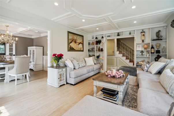 Chandelier, Dining room, Interior, Living room, Recessed Lighting, Wood Texture Flooring