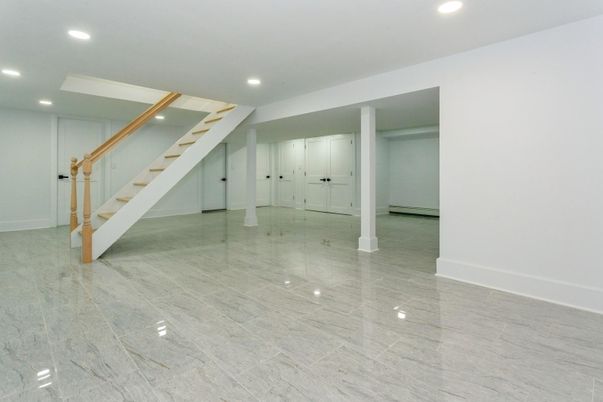 Empty room, Interior, Recessed Lighting
