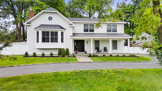 Exterior, Facade, Farmhouse