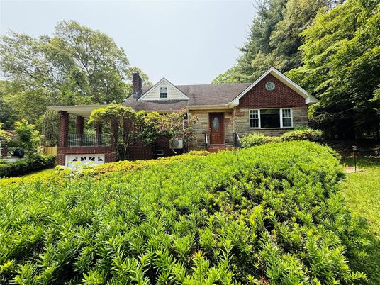 Attached, Exterior, Facade, Brick Facade, Cape Cod