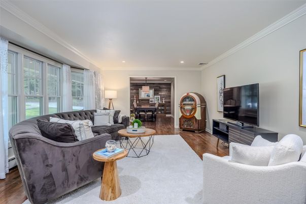Dining room, Interior, Living room, Pendant Lights, Recessed Lighting, Wood Texture Flooring