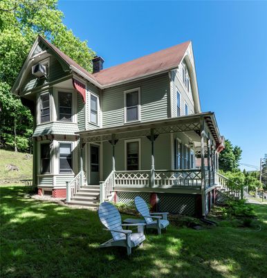 Exterior, Facade, Queen Anne Victorian