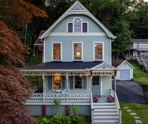Exterior, Facade, Queen Anne Victorian