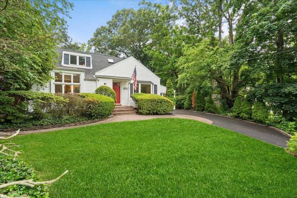 Backyard, Exterior, Facade, Cape Cod