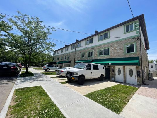 Exterior, Facade, Rowhouse