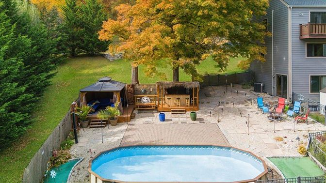 Exterior, Pool