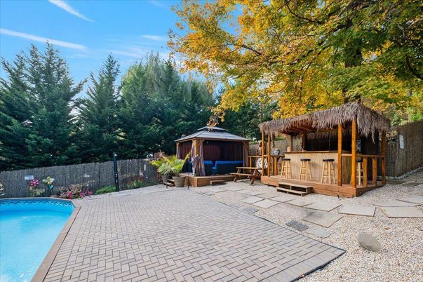 Exterior, Hot Tub, Pool