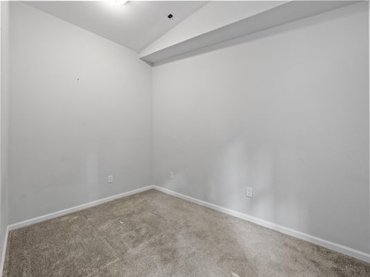 Empty room, Interior