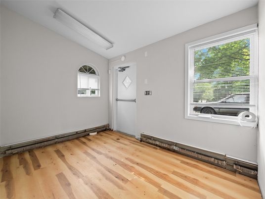 Interior, Washer, Wood Texture Flooring