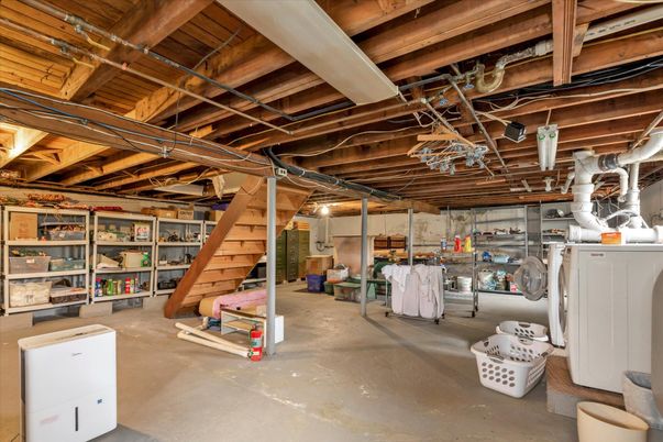Interior, Washer, Wooden Beams