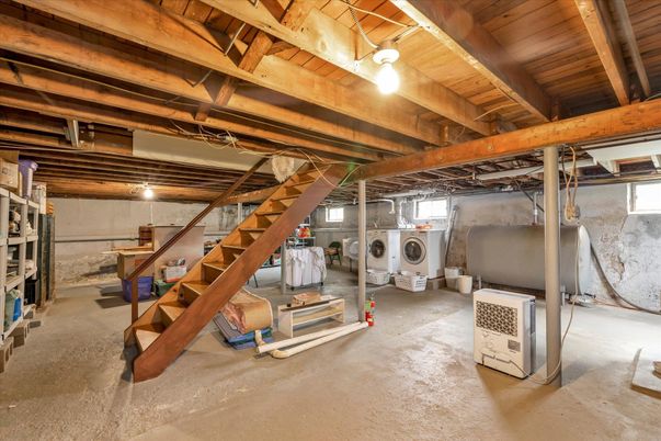 Interior, Washer, Wooden Beams