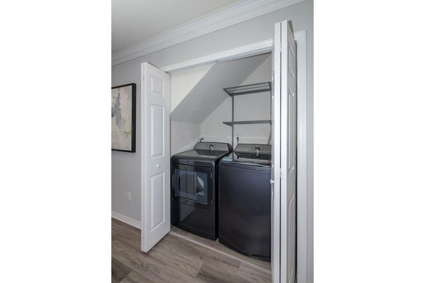 Interior, Washer, Wood Texture Flooring