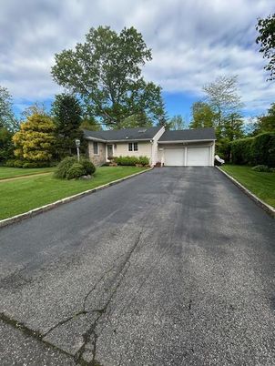 Attached, Exterior, Facade, Ranch