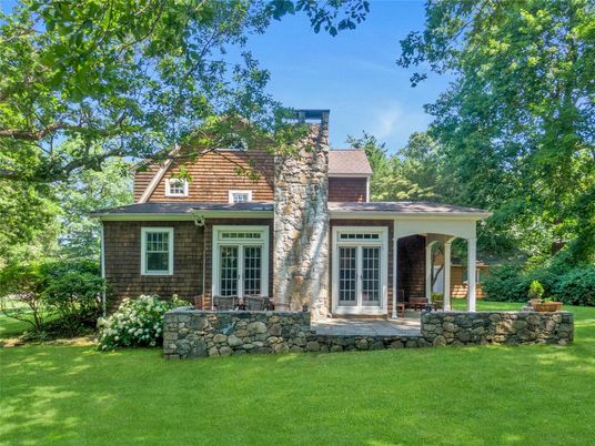 Exterior, Facade, American Foursquare