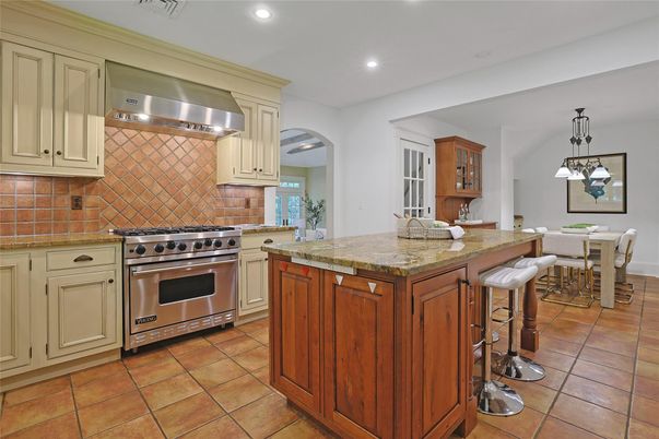 Dining room, Interior, Kitchen, Pendant Lights, Recessed Lighting, Stainless Steel Appliances