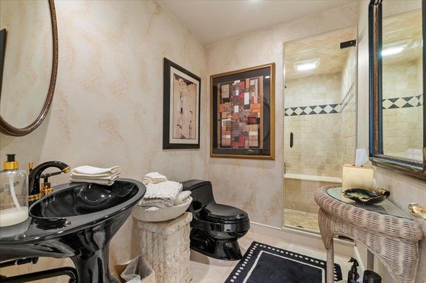Bathroom, Interior, Recessed Lighting