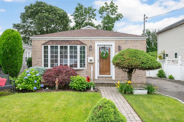 Exterior, Facade, Brick Facade, Cape Cod